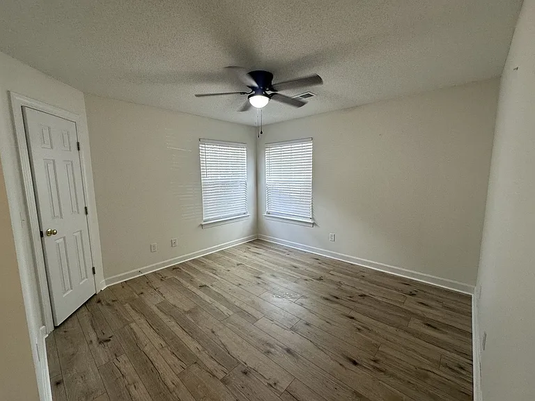 4304 Lotus Ct — Photo 12