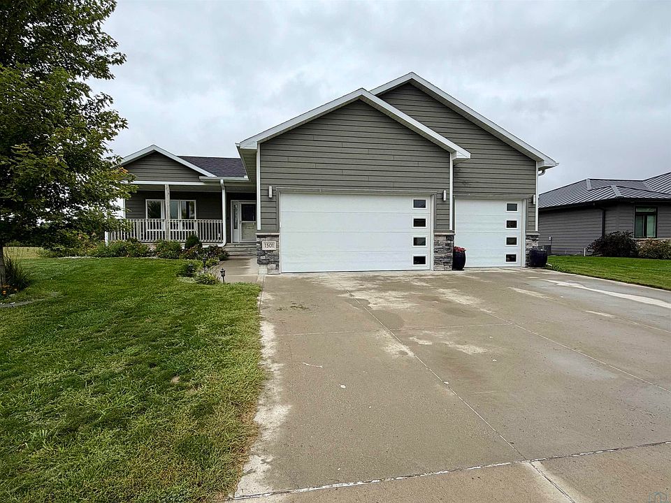 1st image of 1501 Country Club Dr