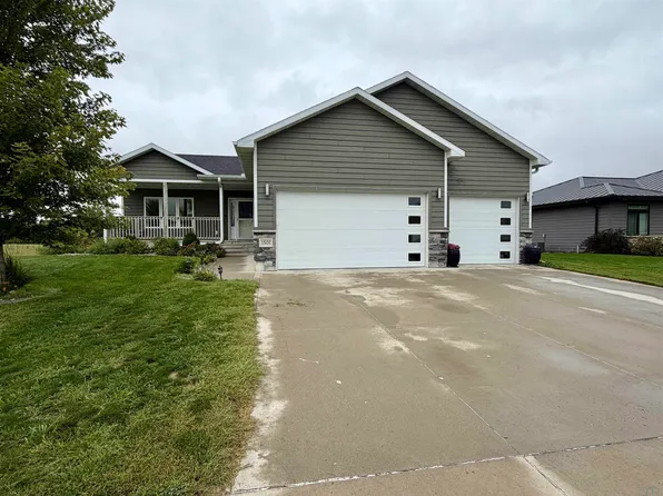 1501 Country Club Dr, Elk Point, SD 57025
