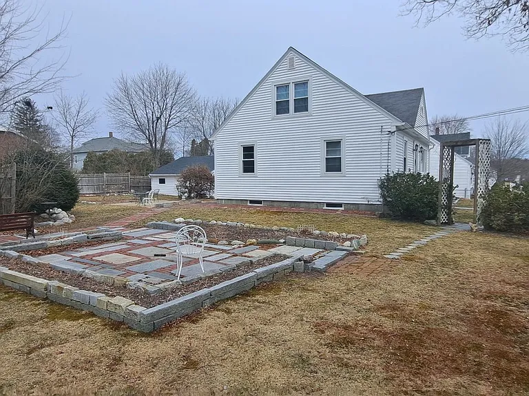 14 Glendale Ave — Photo 16