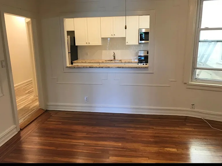 Tulip Ave — Photo 2