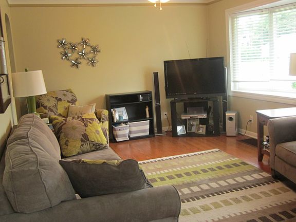 3rd image of 7412 Chestnut St