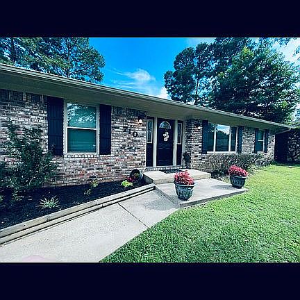 5th image of 710 Elaine Dr