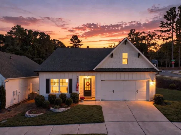 207 Pelfrey Trce, Ball Ground, GA 30107