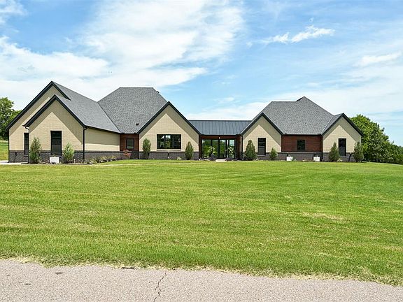 4th image of 3337 SE 57th St