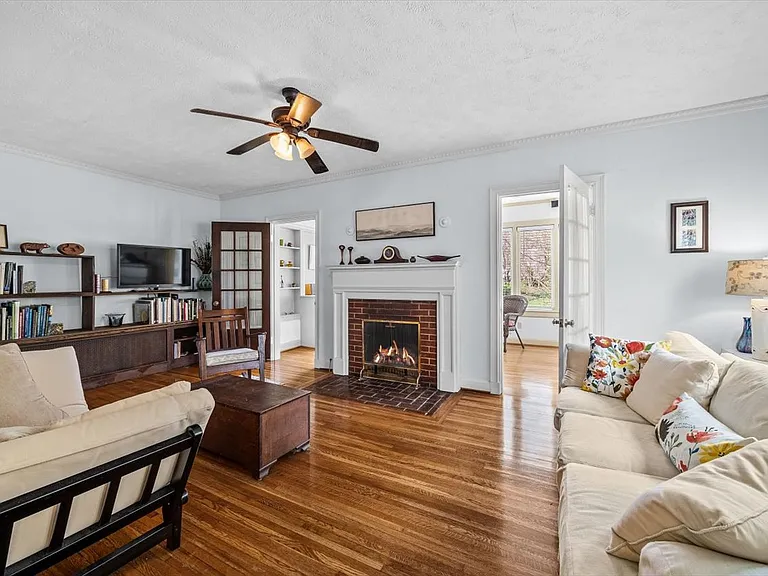 932 Woodrow Ave — Photo 5
