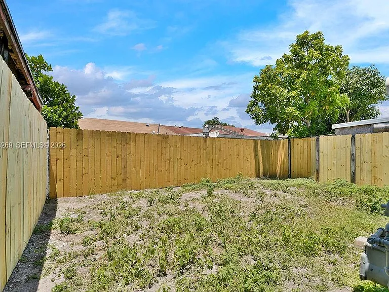 18947 NW 45th Ave #1 — Photo 6