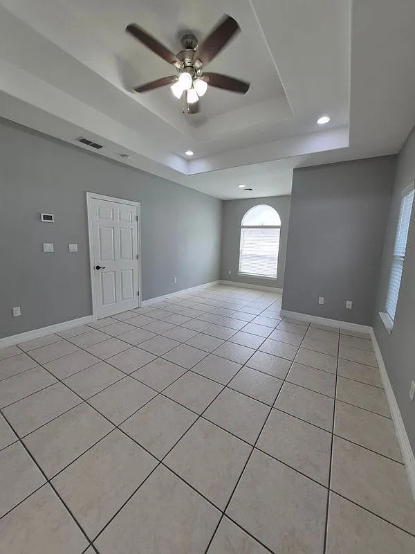 3 bed, 2.0 bath, 1802 sqft, $2,300 — Photo 3