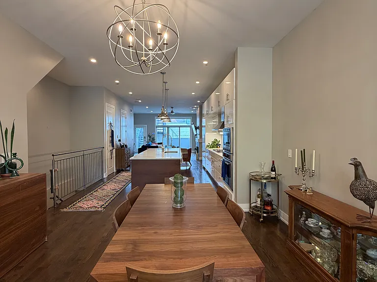 1644 W Erie St #1 — Photo 6