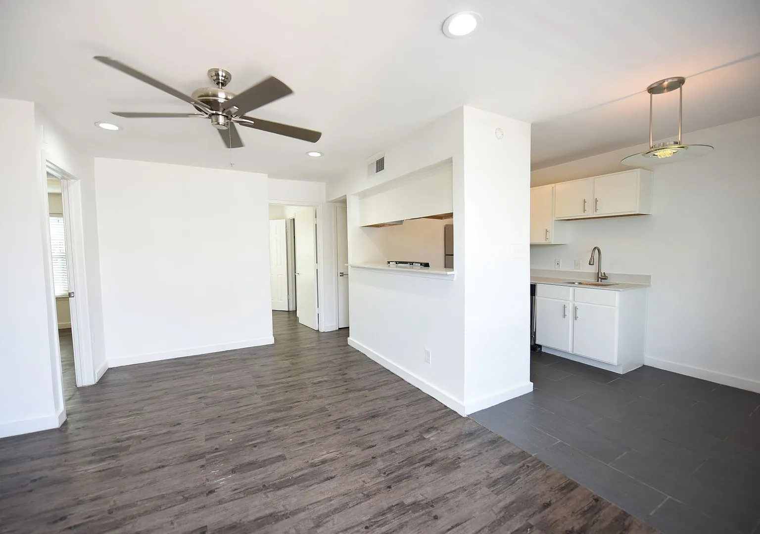 Lakewood Gardens - 5404 Reiger Ave — Photo 2