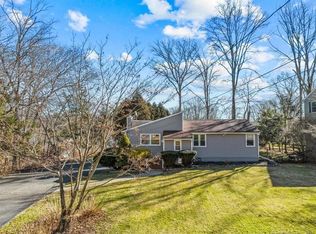 1 Old Hickory Ln, Branford, CT 06405