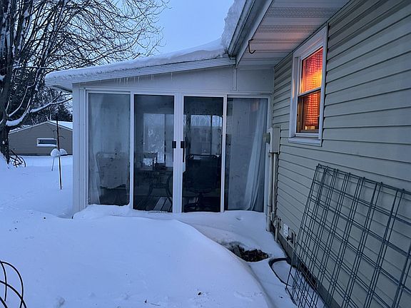 4th image of 747 Roosevelt Ave