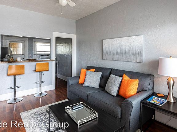 3rd image of 614 1/2 W Laurel St