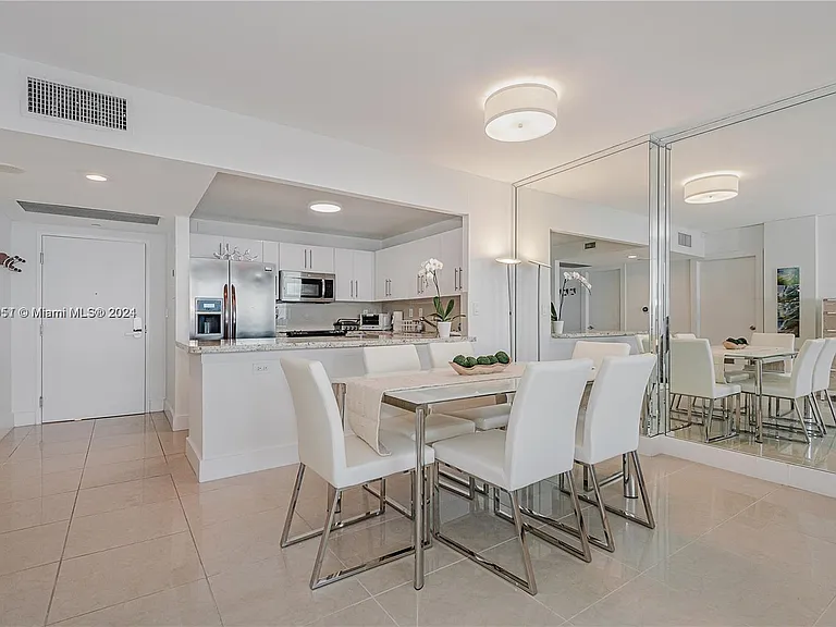 2301 Collins Ave #938 — Photo 19