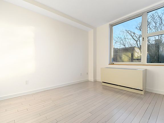 4th image of 250 Bedford Ave #129-412