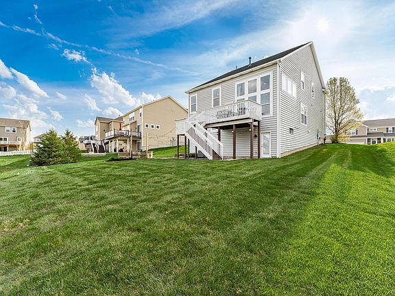 3rd image of 192 Balsam Dr