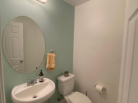 5th image of 622 Asbury St