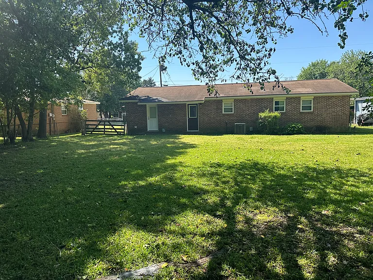 133 Sonja Dr — Photo 3