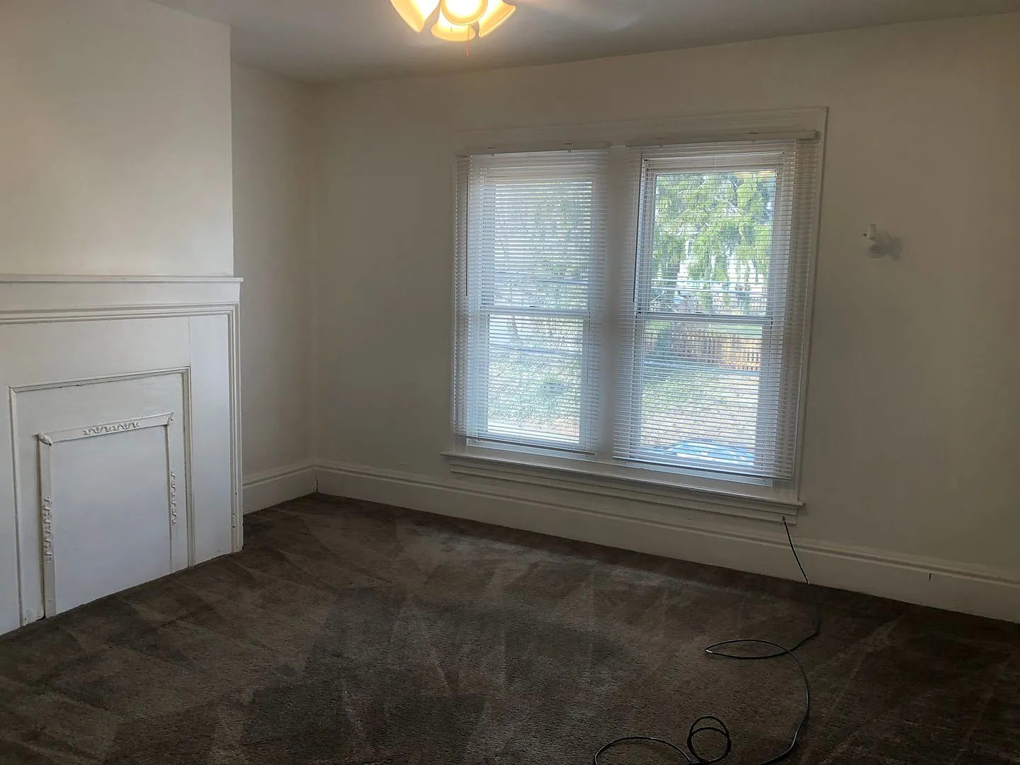 Bellevue - 2 BR Duplex, 2nd floor, 1 Bath! — Photo 3