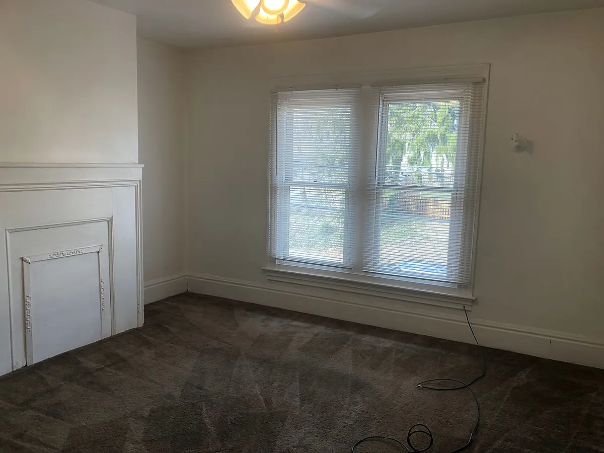 Building Photo - 509 Forest Ave
