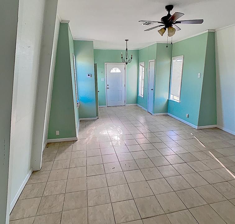2nd image of 1024 Huntington Pl