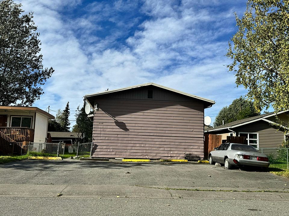 1st image of 526 Hoyt St
