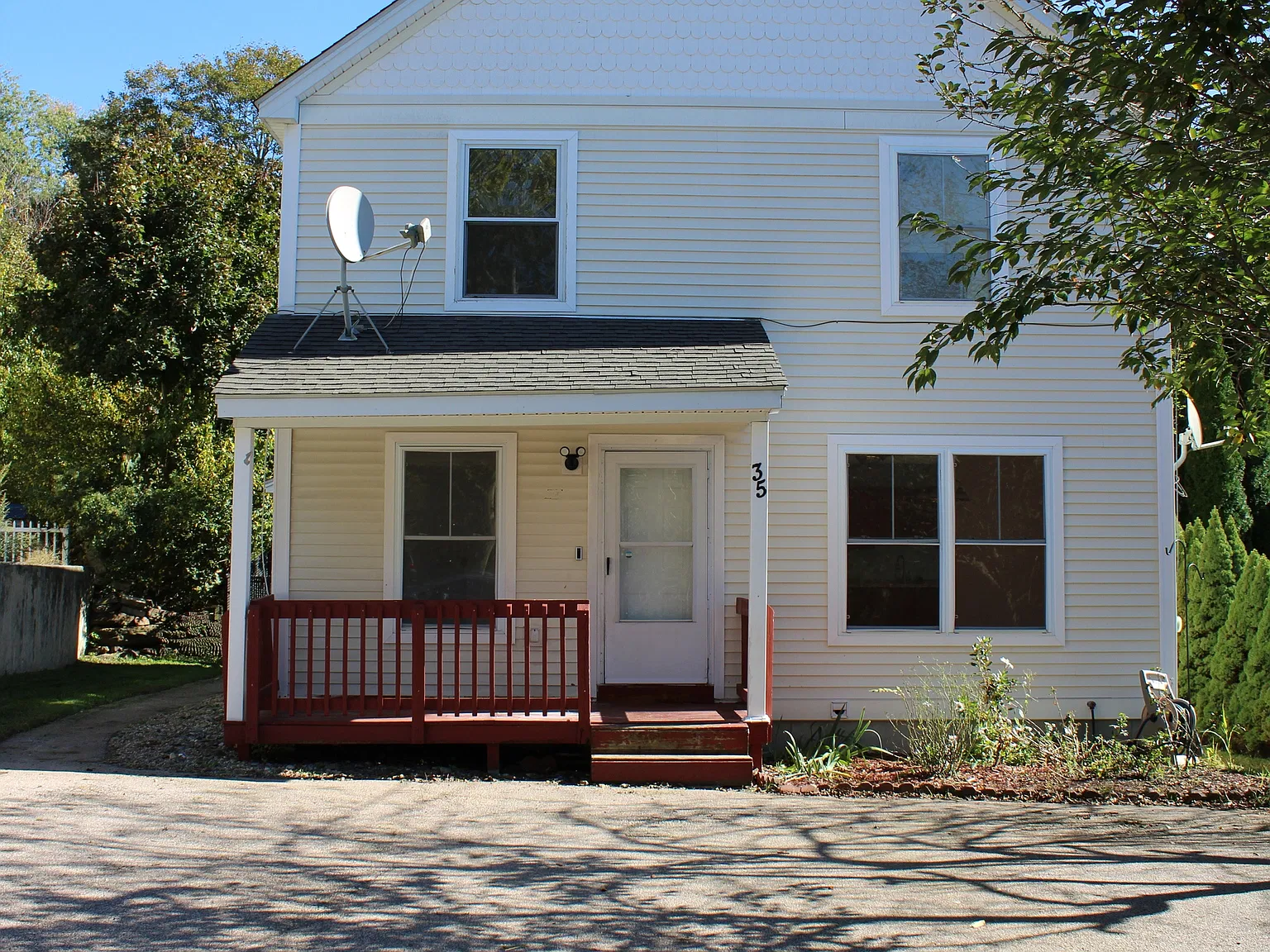 3 bed, 2.0 bath, 1450 sqft, $2,400 — Photo 1