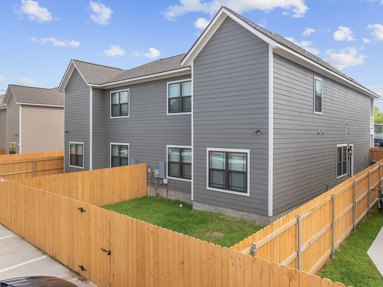 906 Fairview Avenue - B — Photo 2