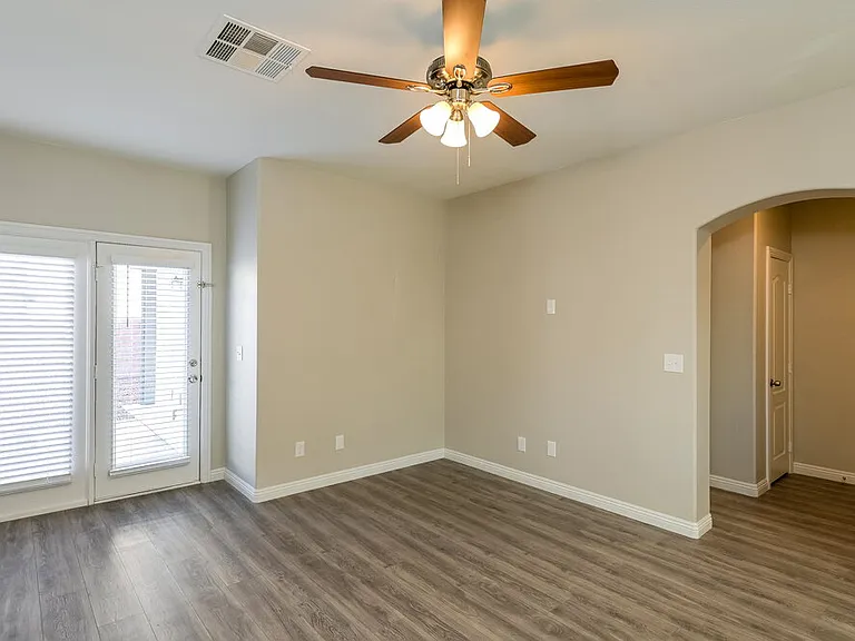 1132 Aldenwood Ave — Photo 7