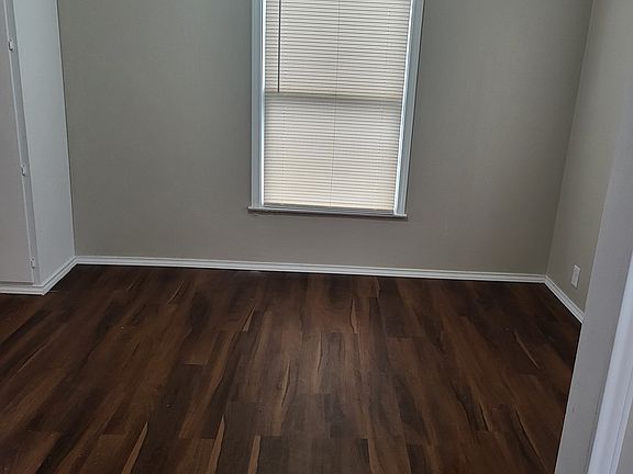 3rd image of 505 E Wilbarger St