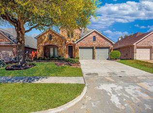 2448 Harbour Dr, Grand Prairie, TX 75054