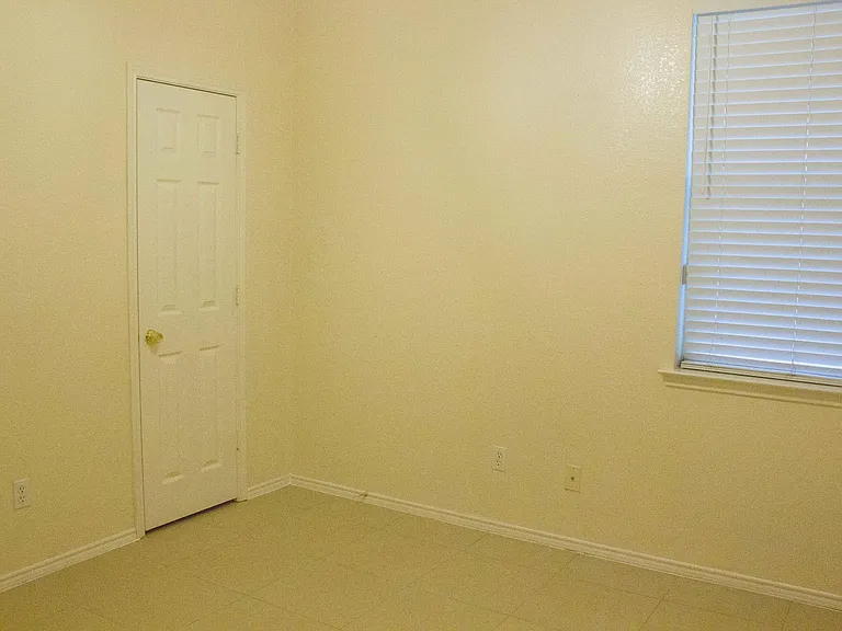7212 Park Creek Cir W — Photo 9