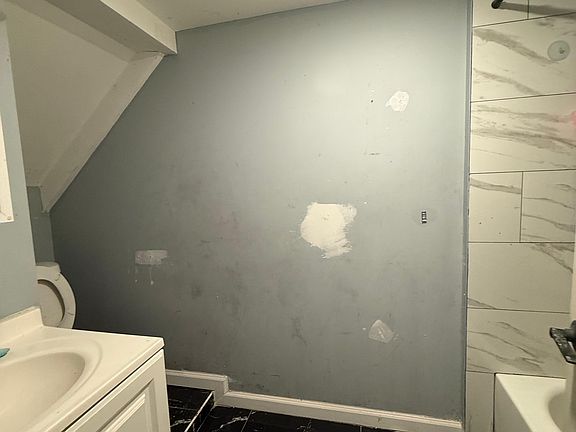 4th image of 242 Schley St #1C