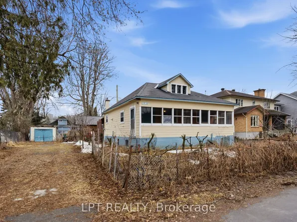 2838 Haughton Ave, Ottawa, ON K2B 6Z3