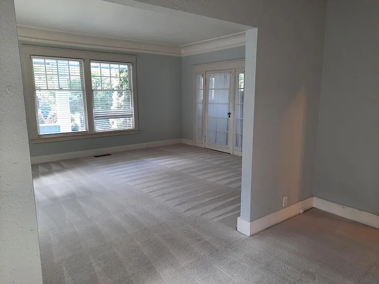 145 S Franklin Ave #B — Photo 9