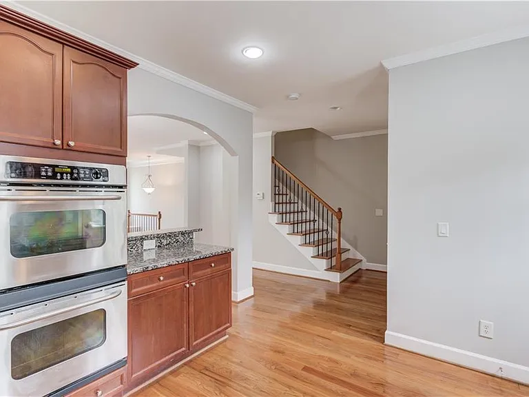 11007 Lorin Way — Photo 16