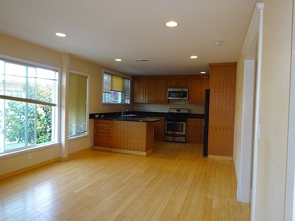 5th image of 610 Athens St #A