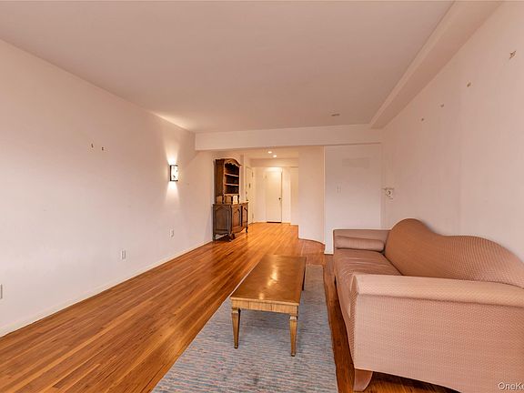 3rd image of 30 Stoner Avenue #3O