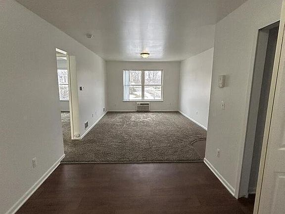 5th image of 723 Green Rd APT 226