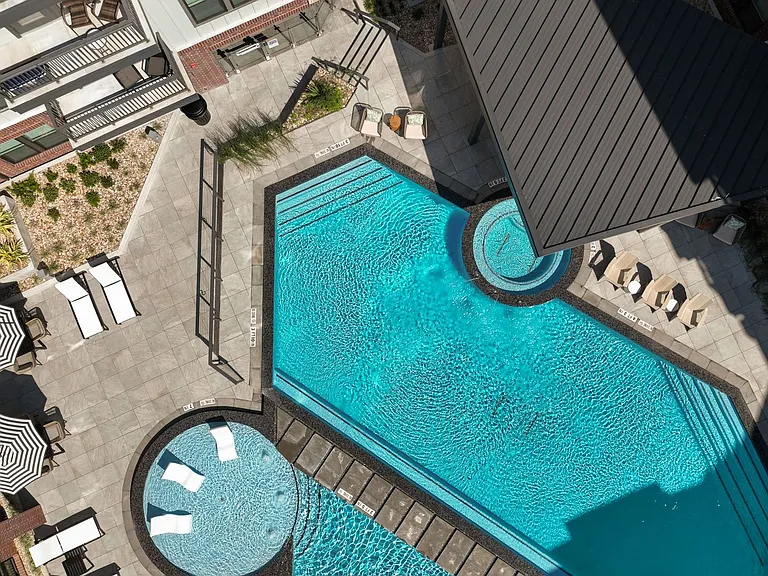 Troubadour Apartments — Photo 52