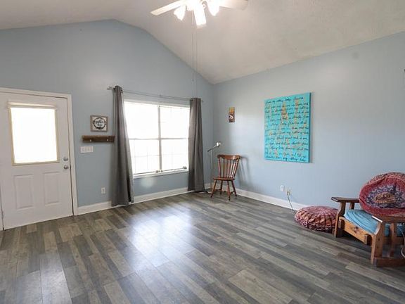 3rd image of 120 Tomlinson Dr