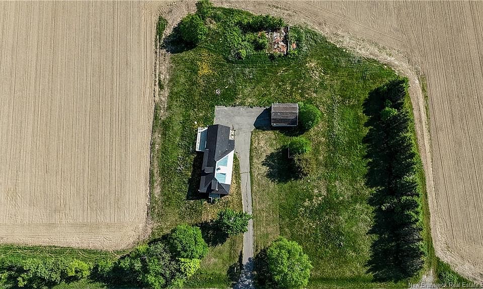 37th image of 233 Hilldale Rd