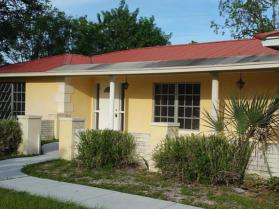 2nd image of 442 NW Floresta Drive
