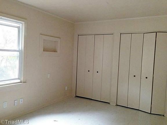 5th image of 2821 Robin Hood Dr