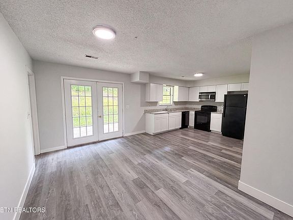 2nd image of 1430 Hawk Ln