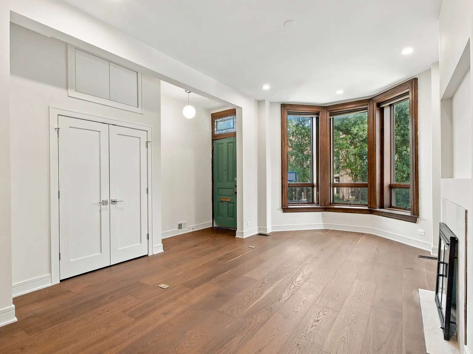 2 bed, 1100 sqft, $5,600 — Photo 4