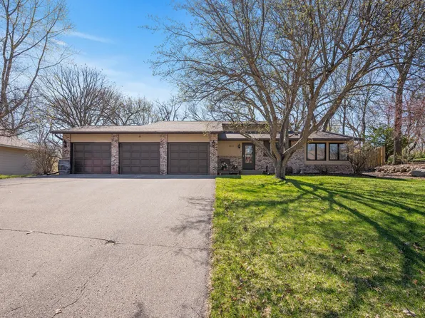 8635 Hunters Way, Apple Valley, MN 55124
