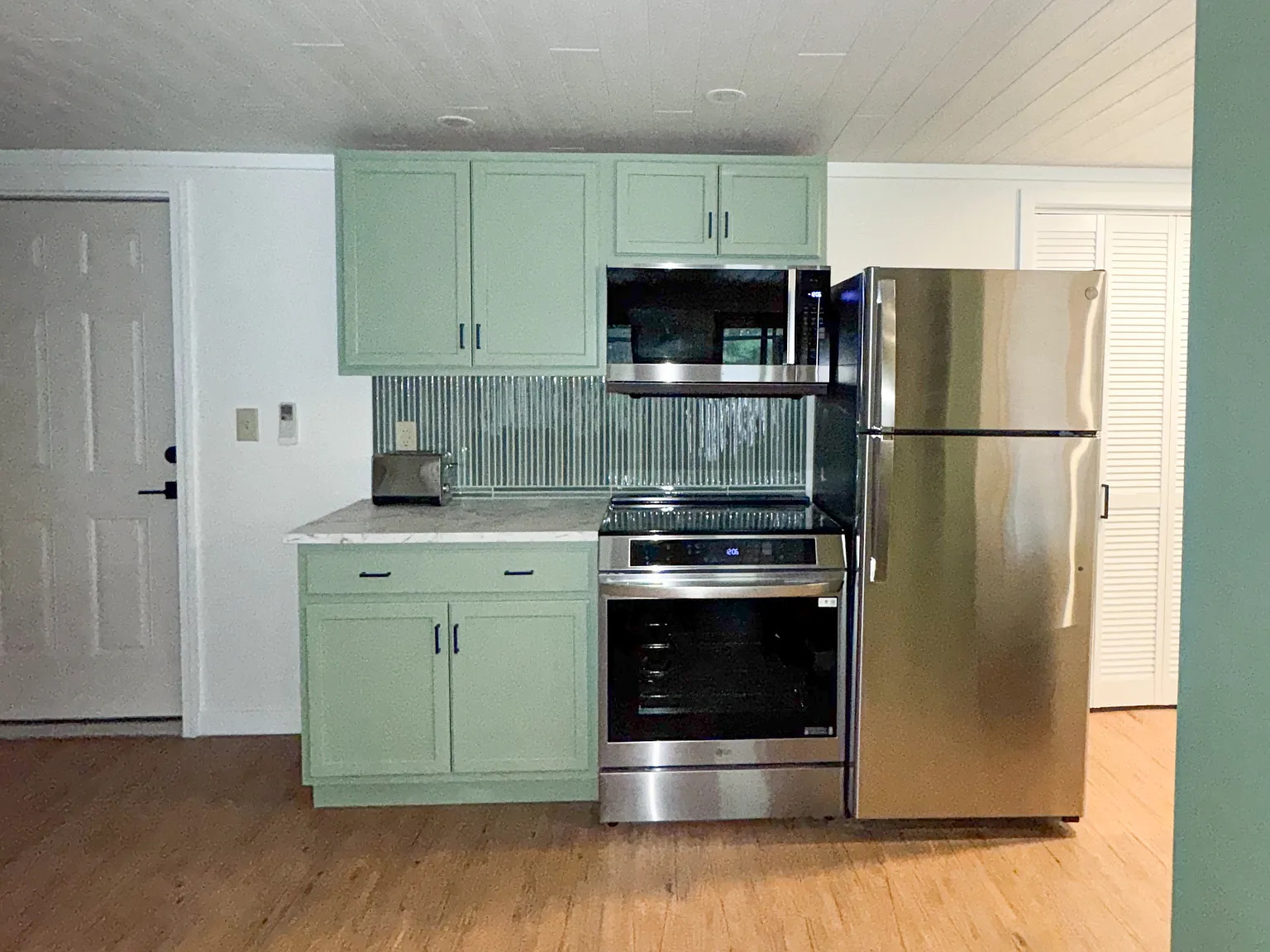 Studio, 600 sqft, $1,600 — Photo 2
