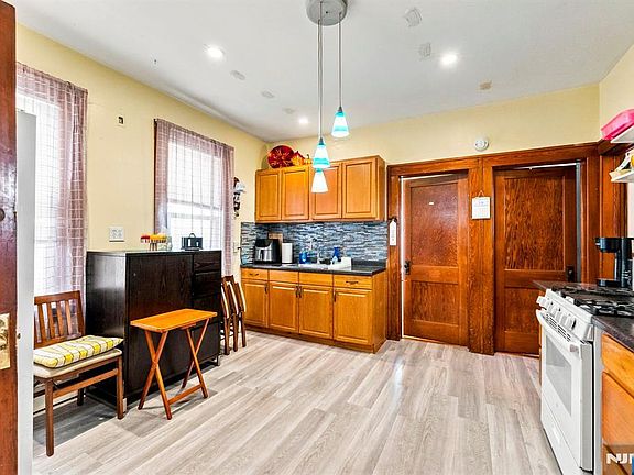 2nd image of 242 Lanza Ave
