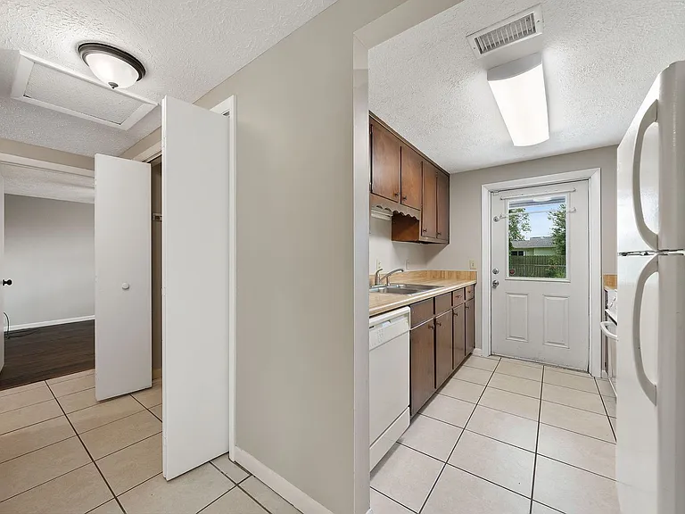 1019 Bradford Cir — Photo 20